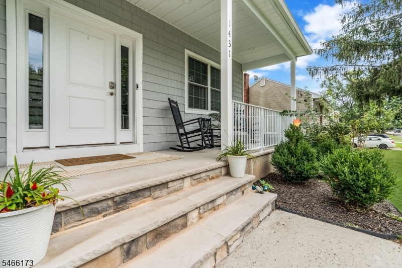1431 Greenwood Dr