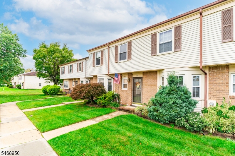 31 Astor Ct