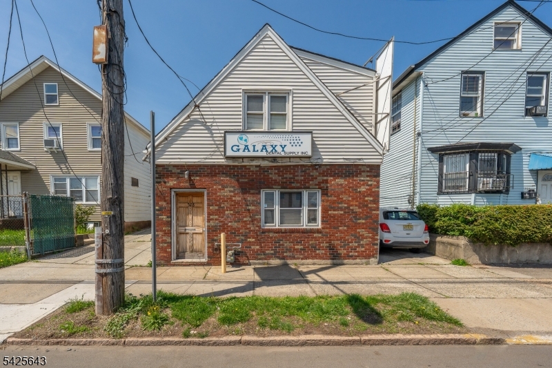 528 Spring St 3