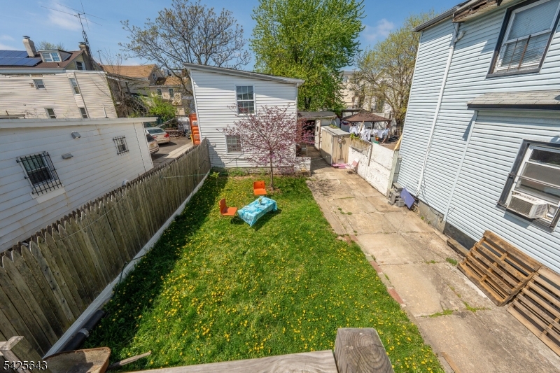 528 Spring St 3