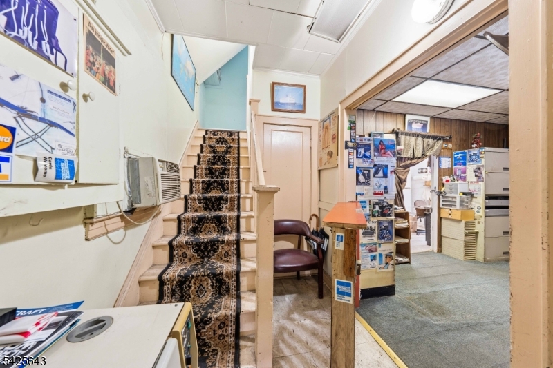 528 Spring St 3