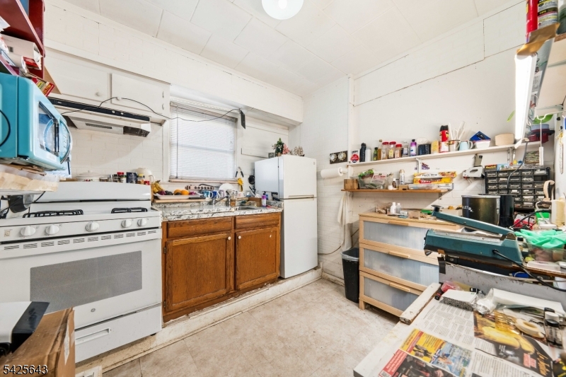 528 Spring St 3