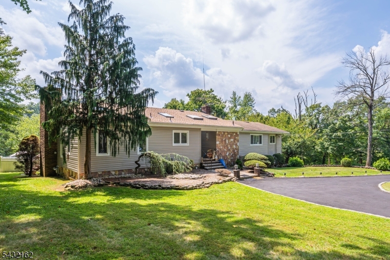 220 Horseshoe Rd, Berkeley Heights Twp., NJ 07922 Listing Photo  0