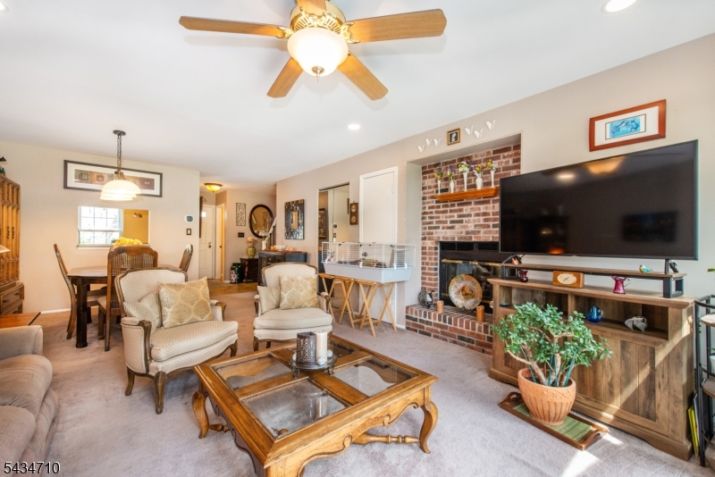 Living/Dining Area