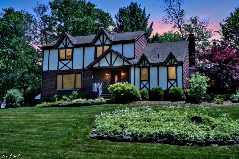 16 Weedon Dr