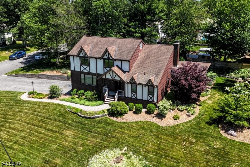 16 Weedon Dr