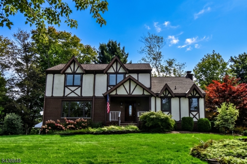 16 Weedon Dr