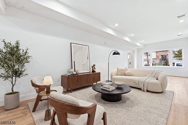 807 Dennis Pl