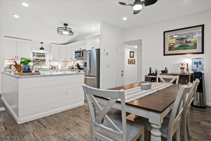 8 Lake View Dr S.
