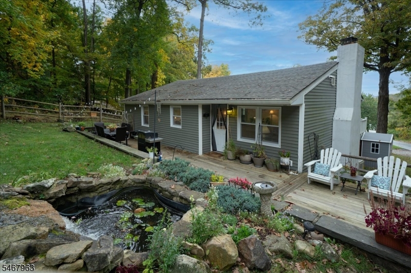 8 Lake View Dr S.