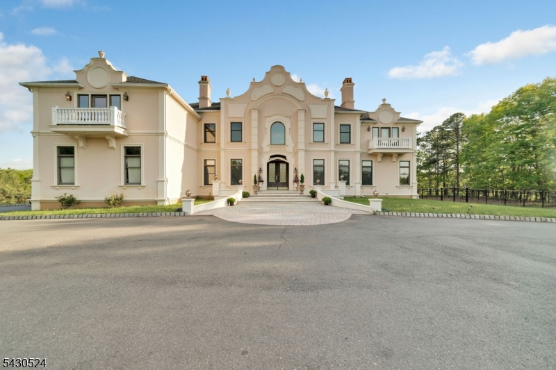 37 Robbins Rd