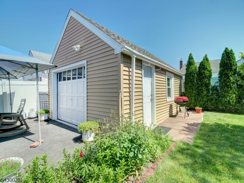 Detached Garage
