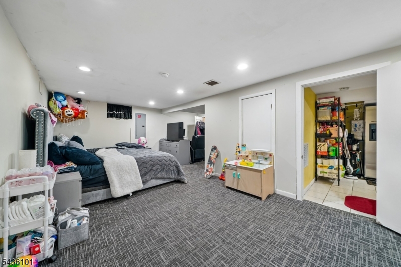 basement living area orbedroom