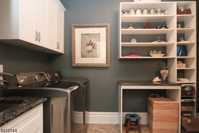 Lndry w built in ironing ctr