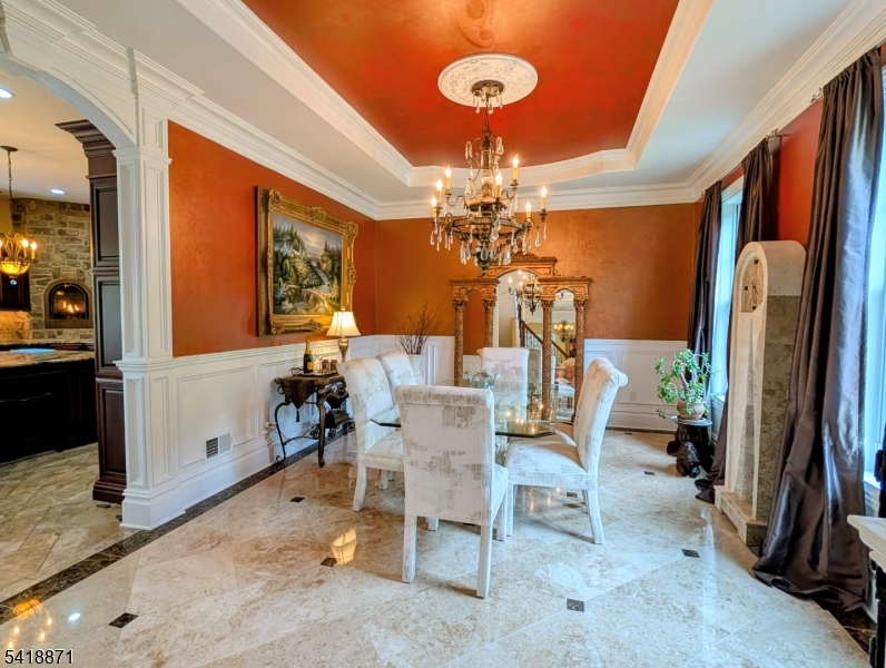 Dining room w/detailed ceiling