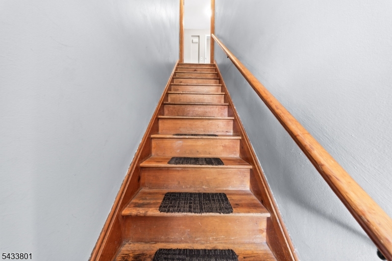 stairs to untin 2