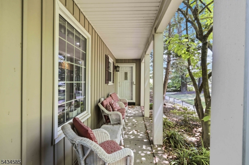 Front sitting area