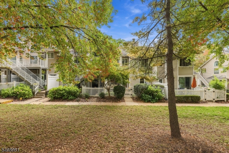 27 Crestmont Rd