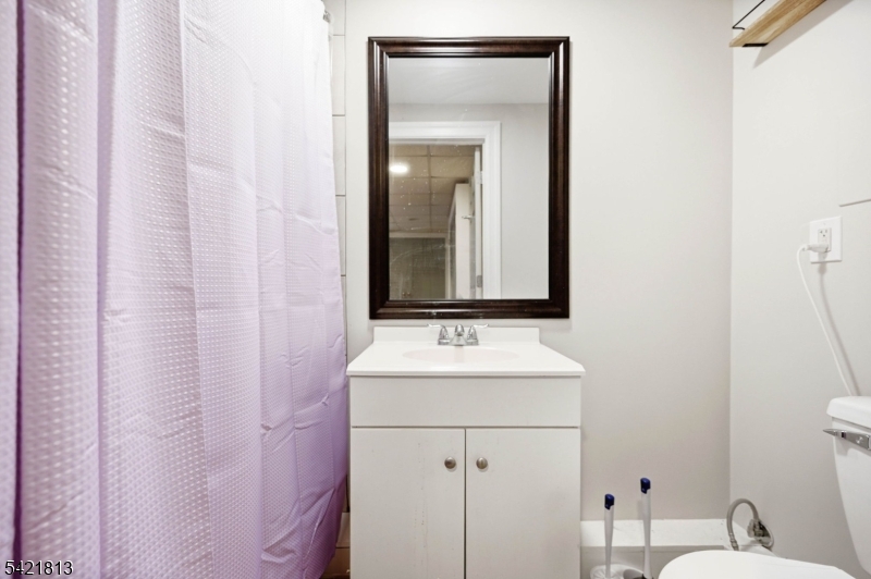 Full bathroom ground floor