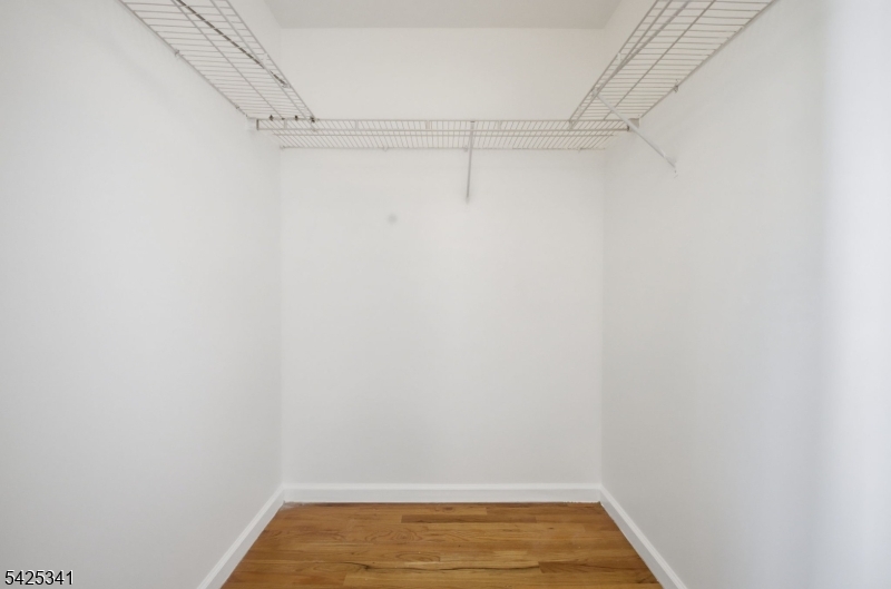2 Walkin Closets