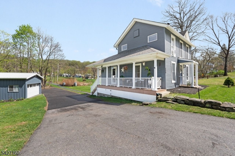 Charming 2 BR Colonial