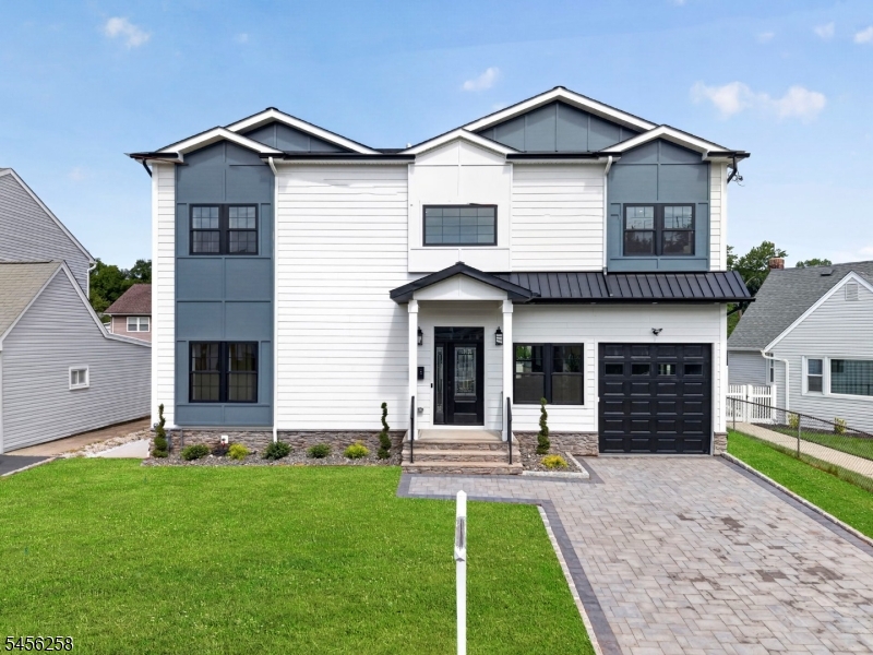 229 East Ln