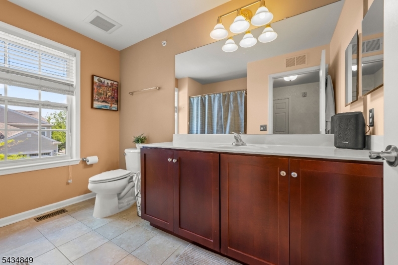 2nd bath rm