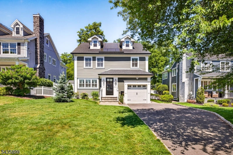 Gorgeous curb appeal