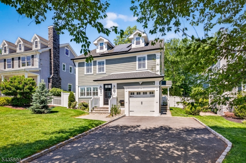 Gorgeous curb appeal