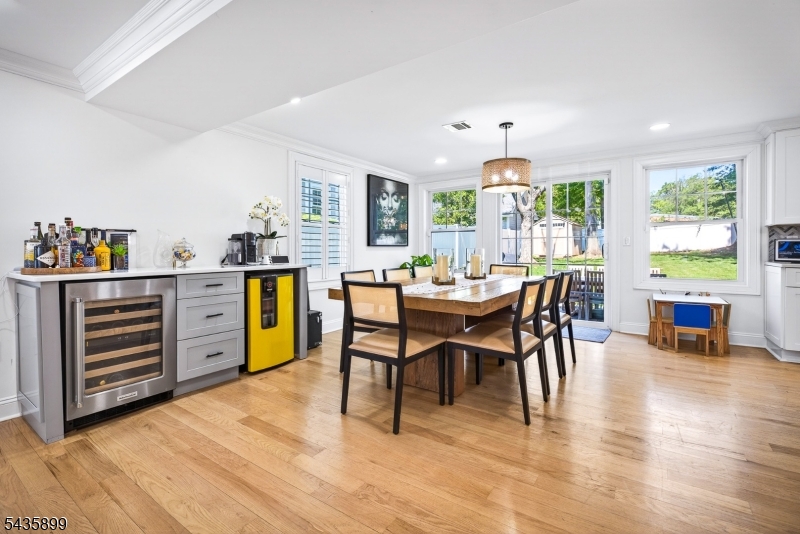 Dining area with bar