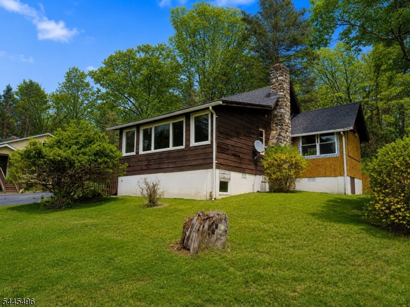 18 Wallkill Dr