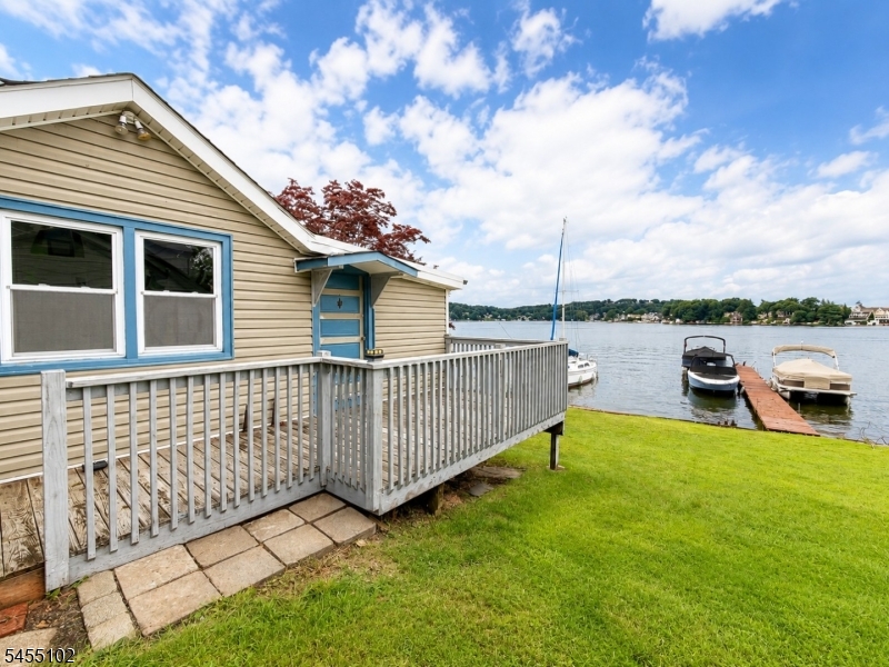 7 Cottage Ave