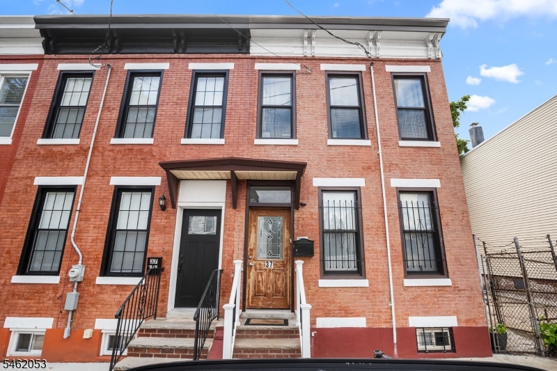 37 Emmet St