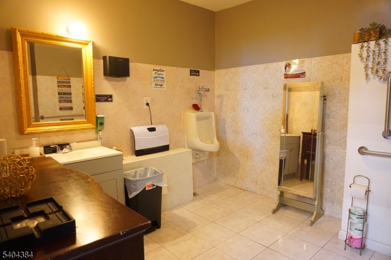 Cigar Bathroom