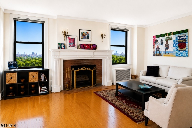 375 Mount Prospect Ave 7DE