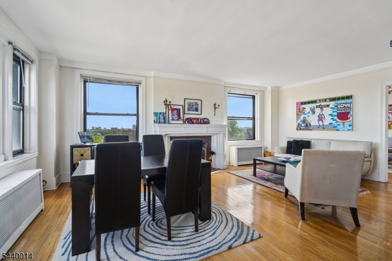 375 Mount Prospect Ave 7DE