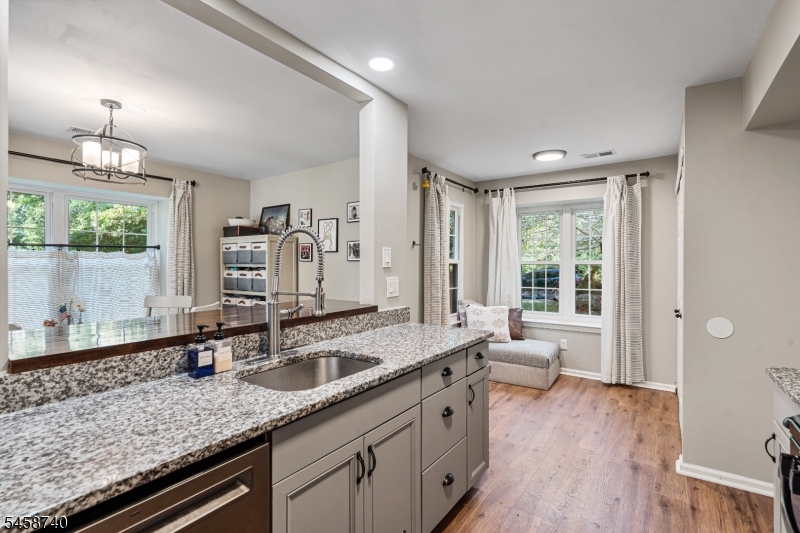 40 Roxbury Ct A