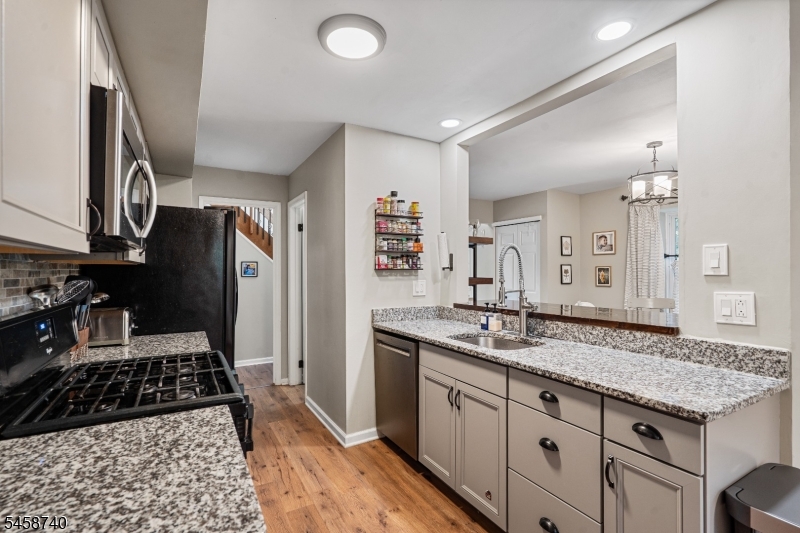 40 Roxbury Ct A