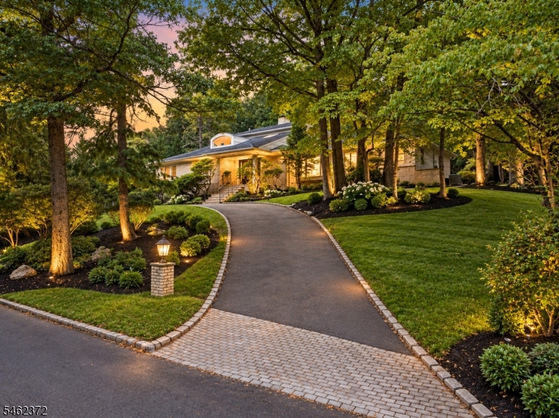 76 Mohawk Rd