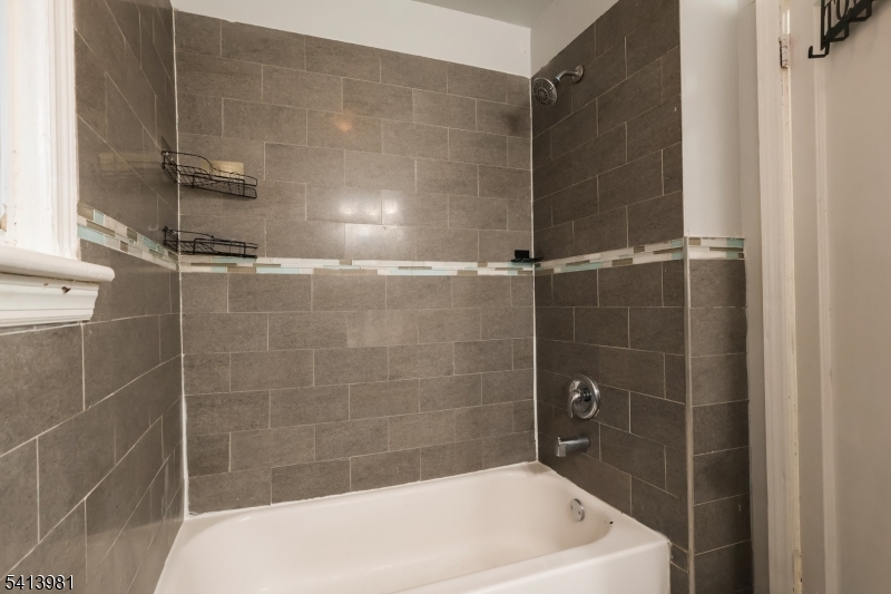 Bathroom (2nd View)