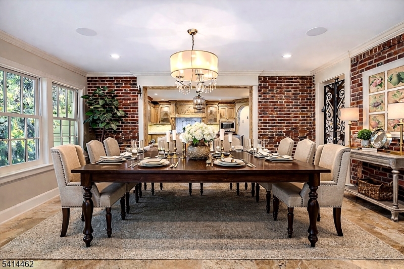 Eat in kitchen area