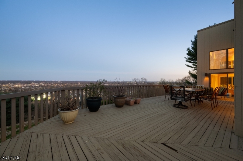 Enjoy Entertaining w/ a View