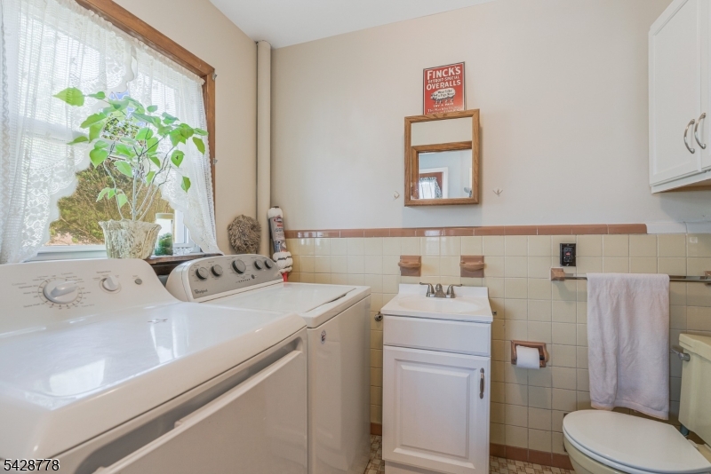 Laundry/full bath