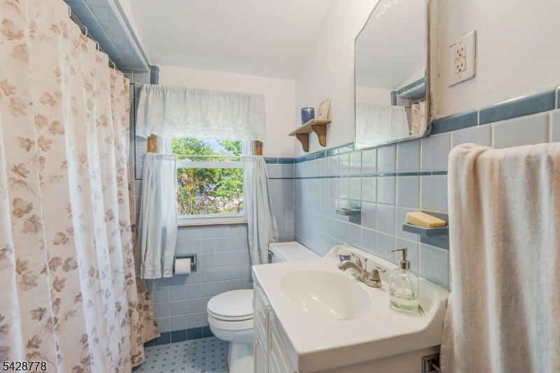 1st flr Bath