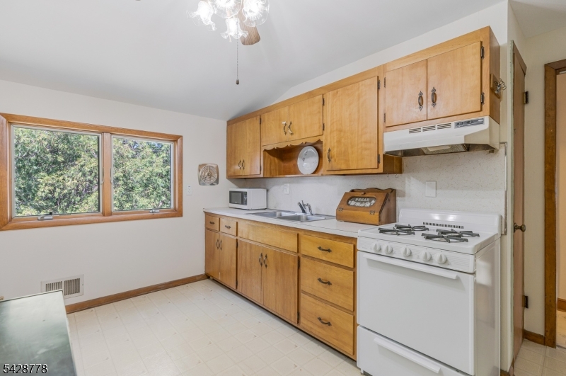 2nd Kitchen (stove is removed)