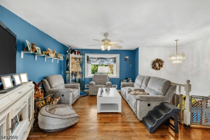 245 4th St