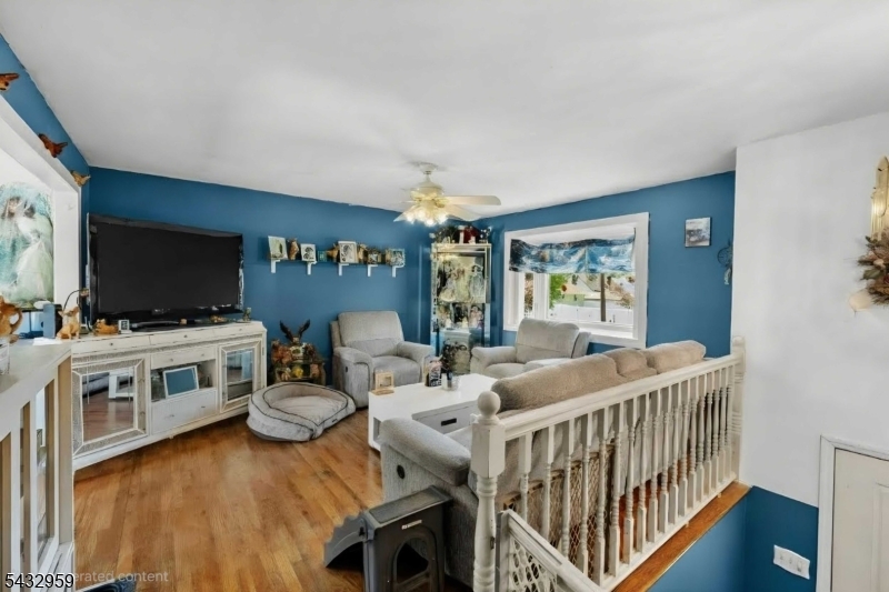 245 4th St