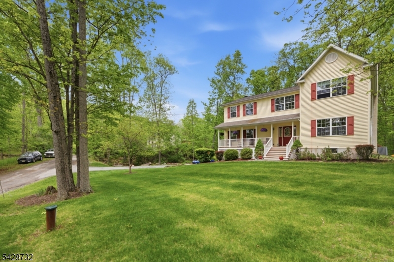 Spacious front yard