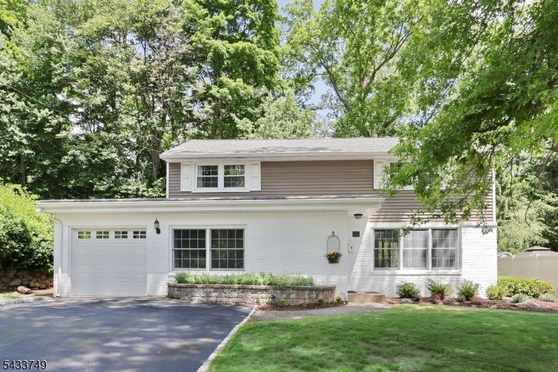 153 Bergen Ave, Waldwick Boro, NJ 07463 Listing Photo  0