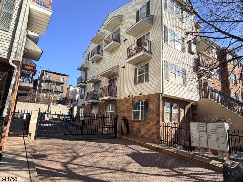 84 Union St C2